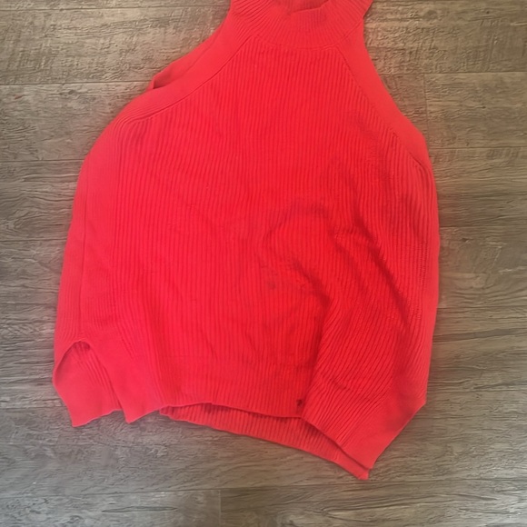 Sleeveless Red Ribbed Top - Picture 4 of 5